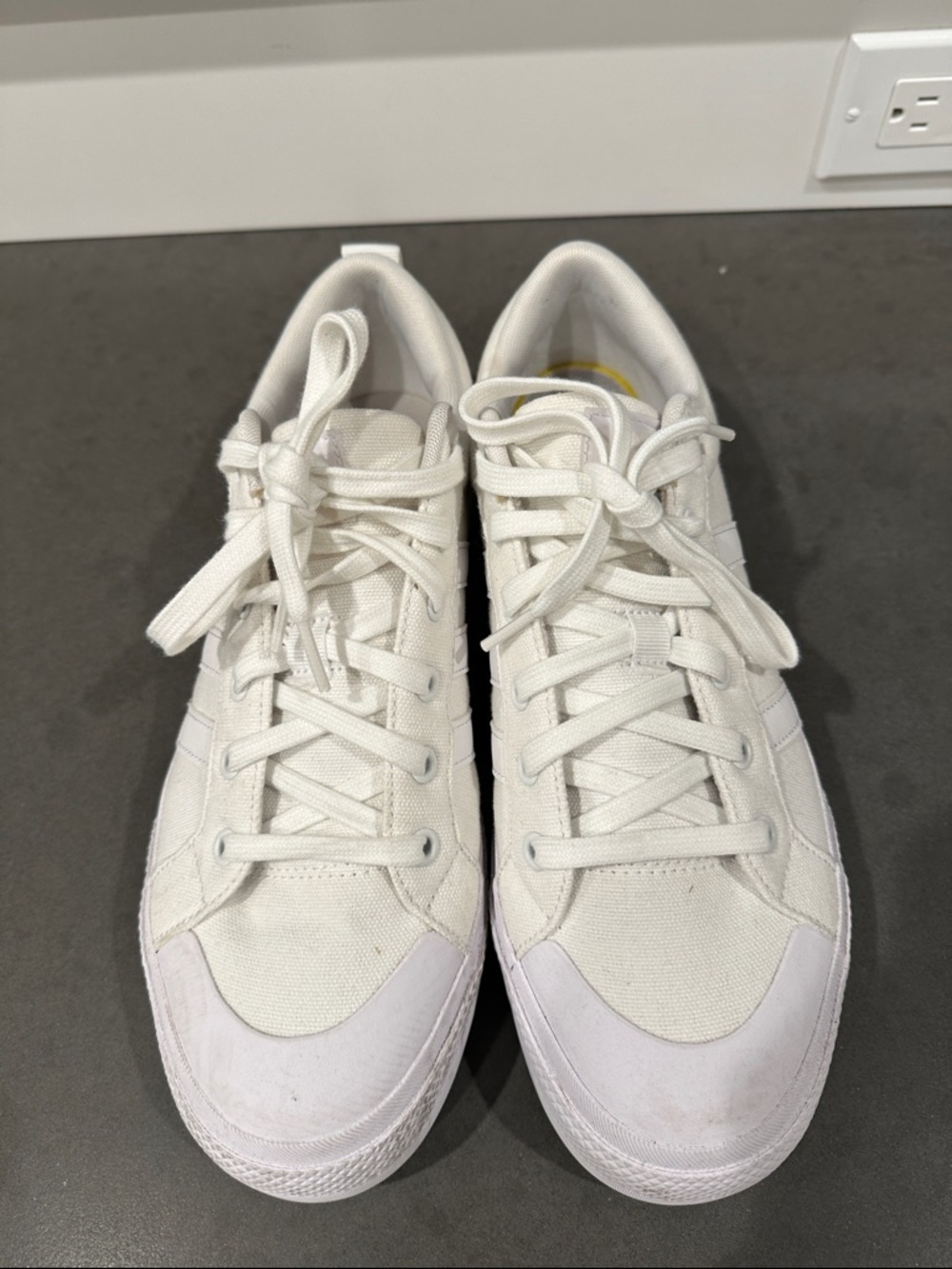 Women’s Adidas Classic White Canvas Low-Top Sneakers with platform. Size 11